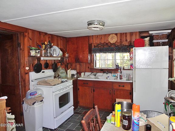 5th image of 130 River Rd