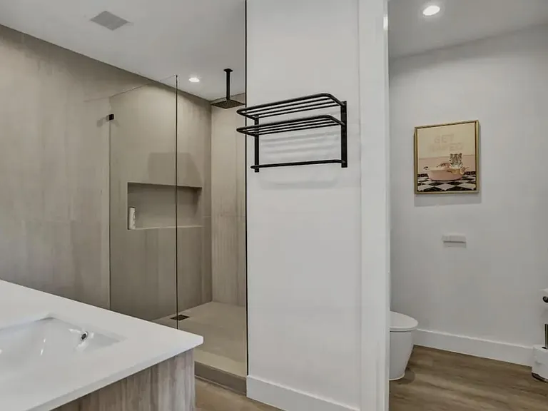 828 SW 16th St — Photo 15