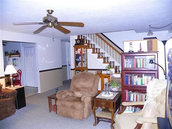 3rd image of 30 Sheridan Dr