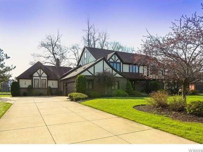 92 Crown Point Ln, Buffalo, NY, 14221