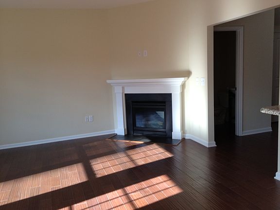 Living room with no furniture