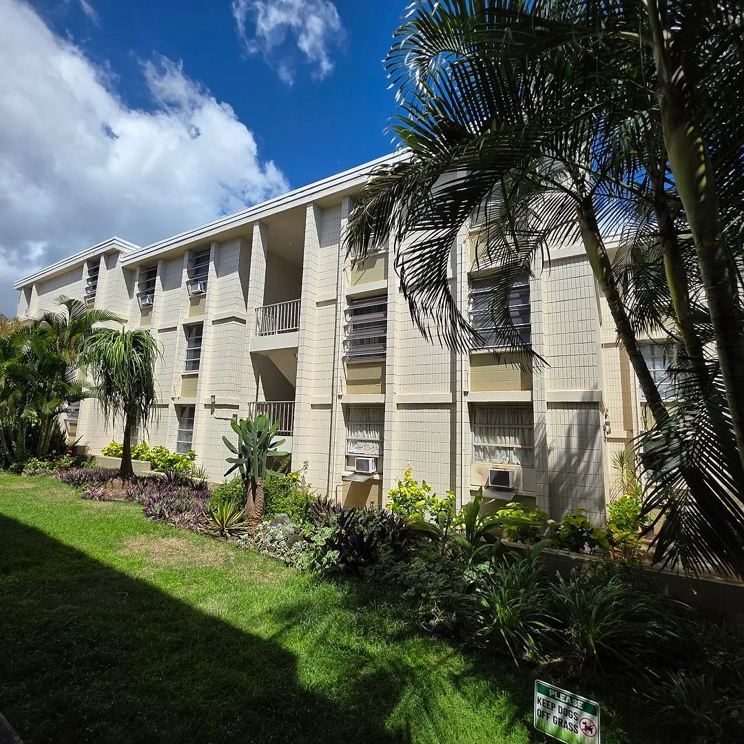 Newly Renovated 3-Bedroom, 2-Bath Unit Near Pearlridge Shopping Center — Photo 1