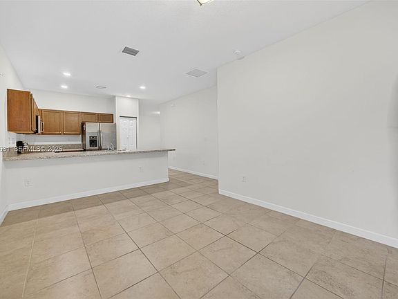 5th image of 236 SE 32nd Ave