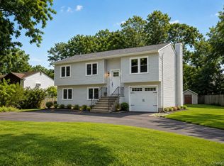 93 Mount Sinai Coram Rd, Coram, NY 11727