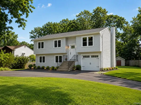 93 Mount Sinai Coram Road, Coram, NY 11727