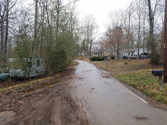 4th image of 213 Maple Dr