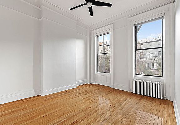 3rd image of 324 De Graw St APT 1