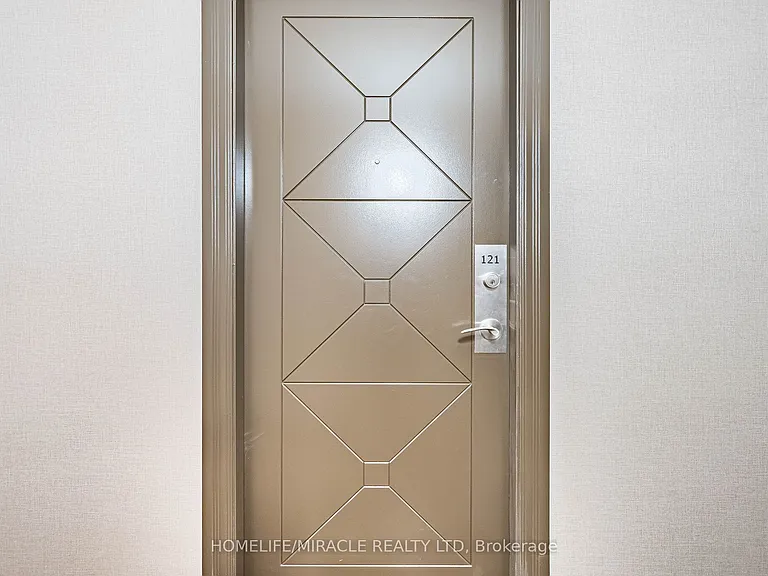 18 Harding Blvd #121 — Photo 7