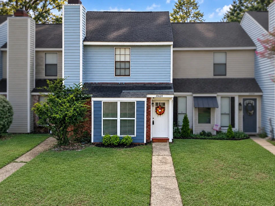 15624 Shenandoah Square Ave