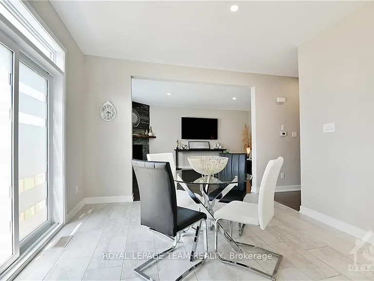 54 Reynard Cres — Photo 11