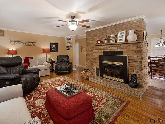 3rd image of 301 Hickory St