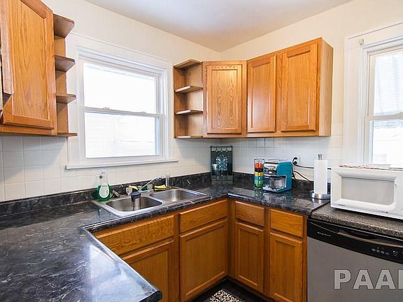 3rd image of 1326 W Gilbert Ave