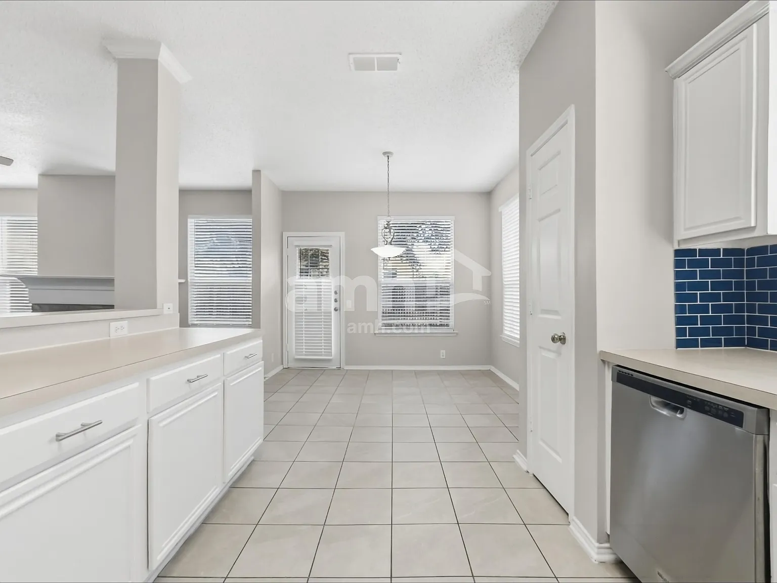 4 bed, 2.5 bath, 2805 sqft, $2,470 — Photo 4
