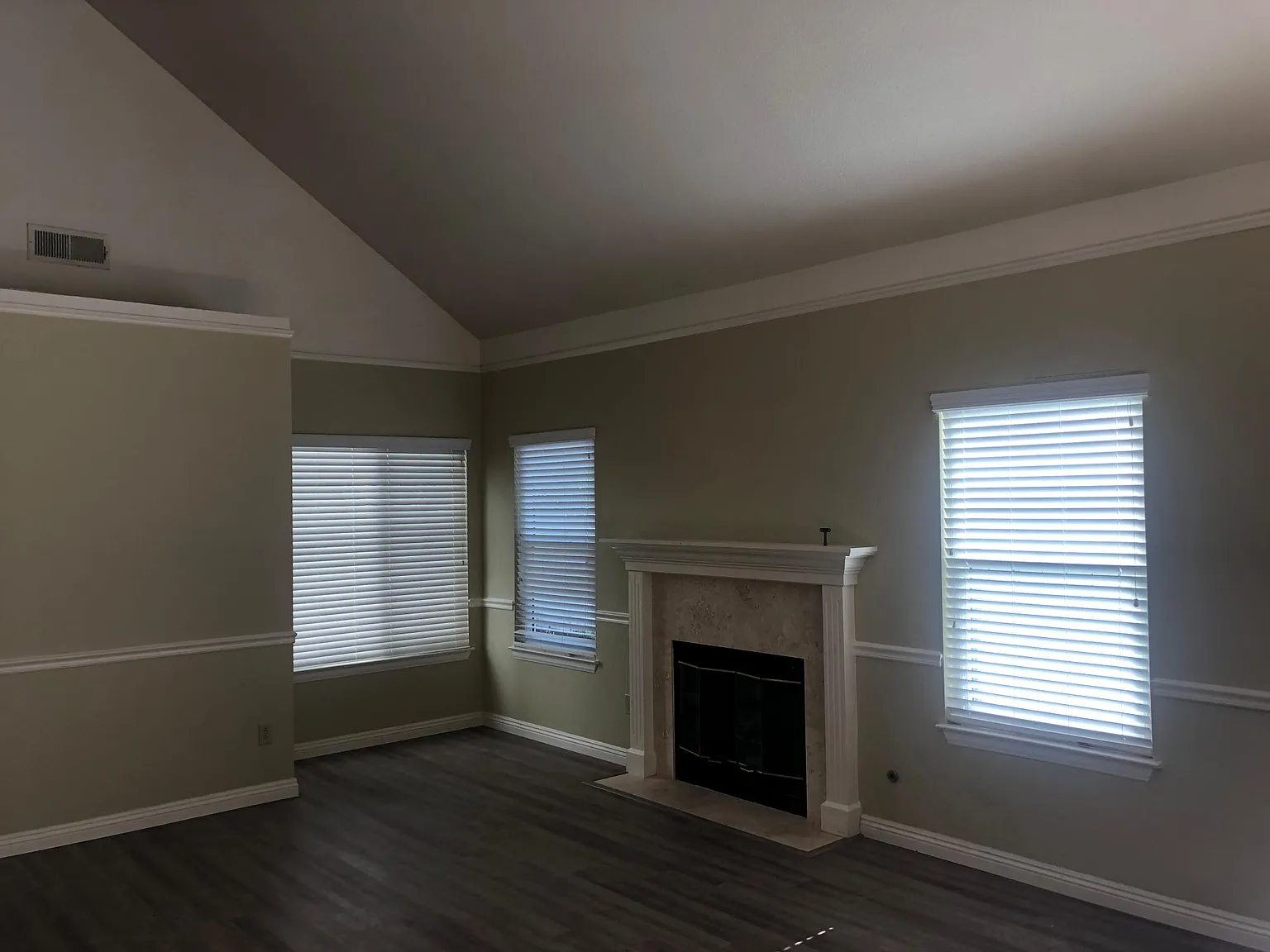 909 Rose Arbor Dr — Photo 3