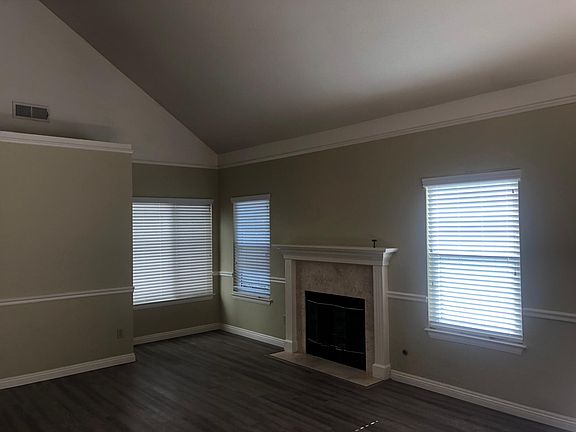 3rd image of 909 Rose Arbor Dr
