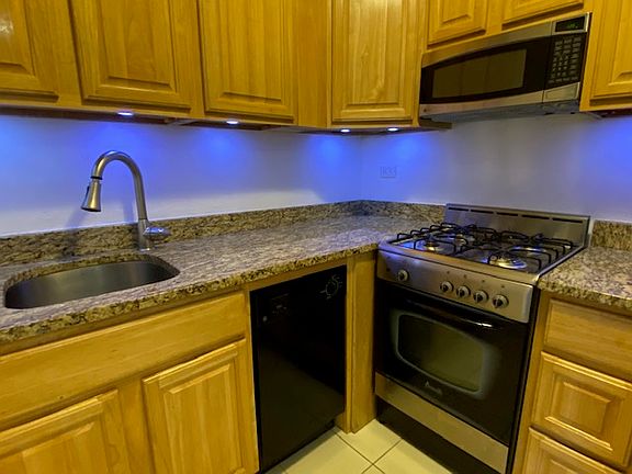 2nd image of 300 W 55th St APT 5A