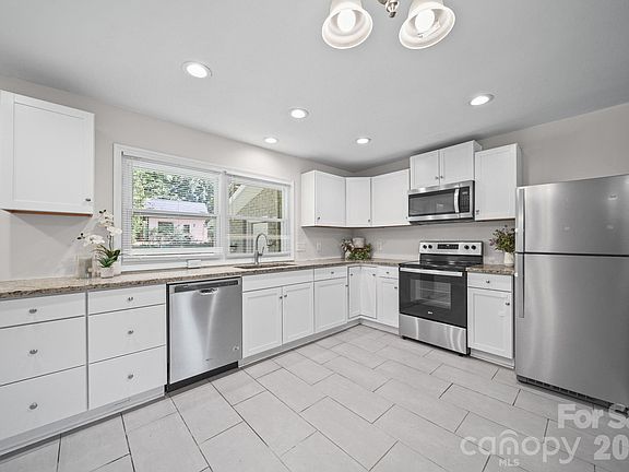 3rd image of 4316 McKinley Dr