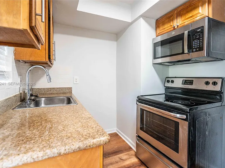 7931 East Dr #204 — Photo 9