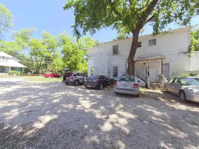 827 W Hopkins St — Photo 6