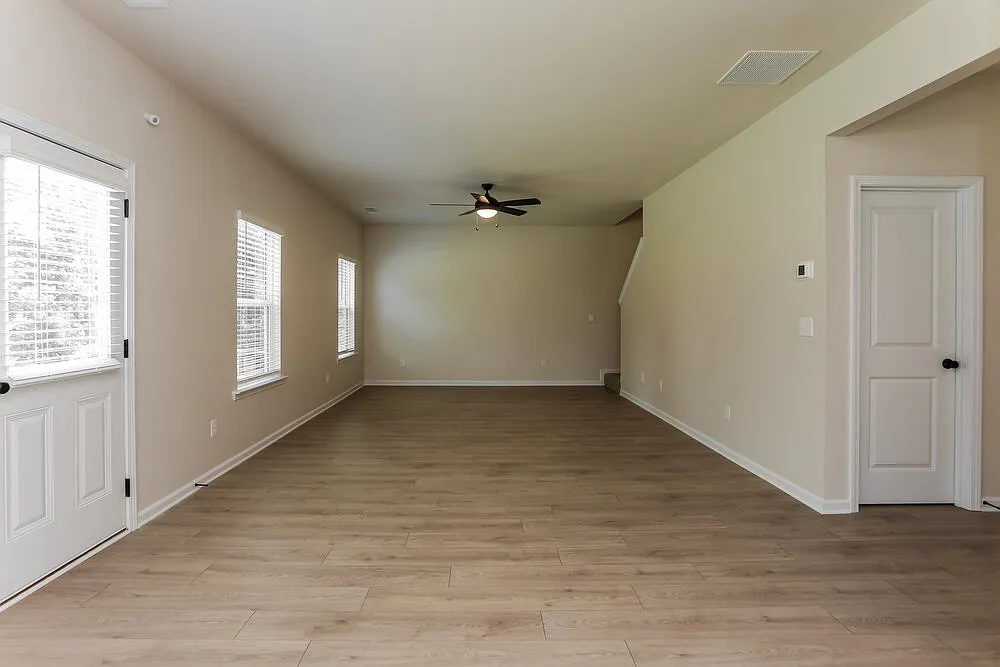 4 bed, 2.5 bath, 2231 sqft, $2,205 — Photo 4