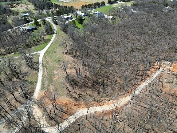 3rd image of 105 Hillcrest Woods Ln
