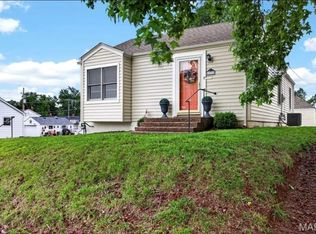 1033 Perry St, Saint Charles, MO 63301