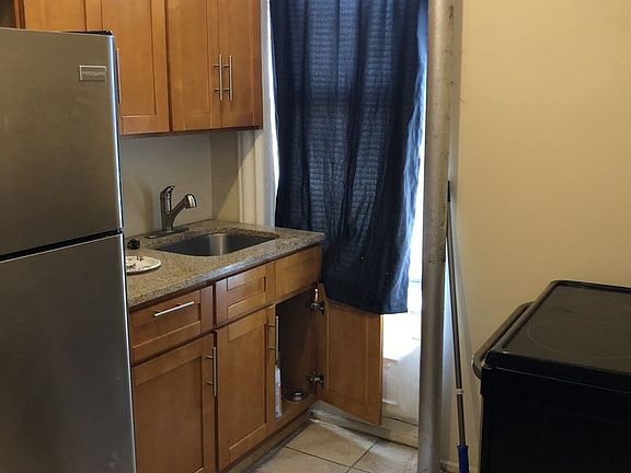 4th image of 738 E 21st St APT 4D