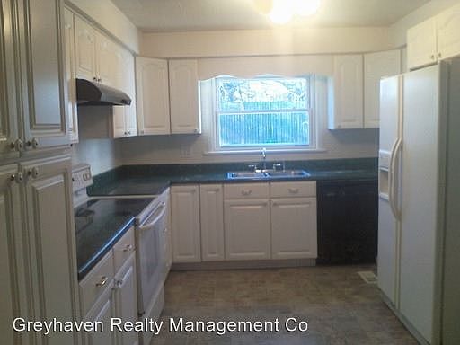 3rd image of 737 Lanoir St
