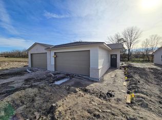 1015 W 10th St, Newton, KS 67114