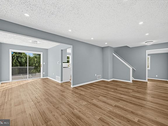4th image of 127 Morton Ave