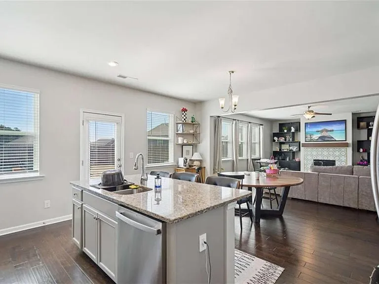 3605 Broadwick Ln — Photo 7