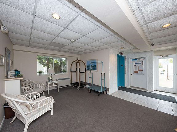 3rd image of 938 Wesley Ave #302
