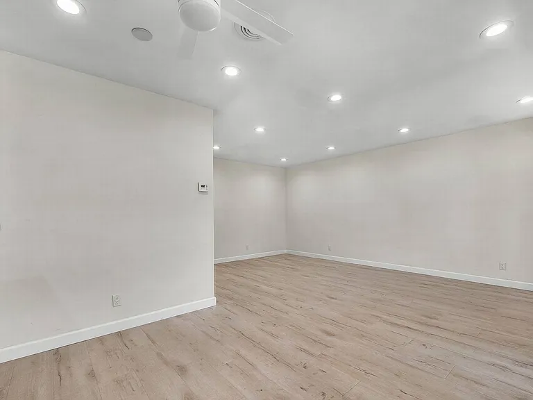 1361 N Laurel Ave #15 — Photo 8