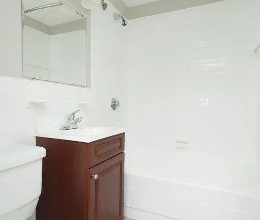 3rd image of 1410M Columbia Rd #8H