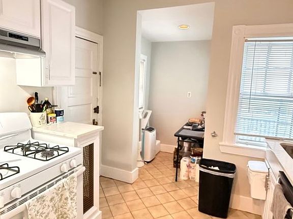 2nd image of 143 Kilsyth Rd APT 1B