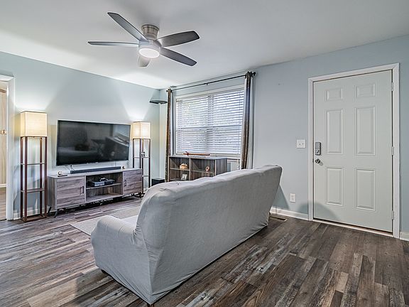 4th image of 325 Barkwood Dr
