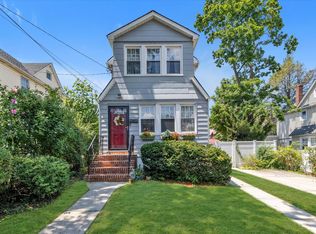 2634 213th St, Bayside, NY 11360