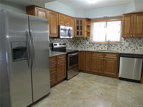 2nd image of 2610 Avalon Dr