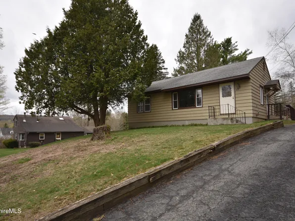 99 Plunkett Ave, Hinsdale, MA 01235
