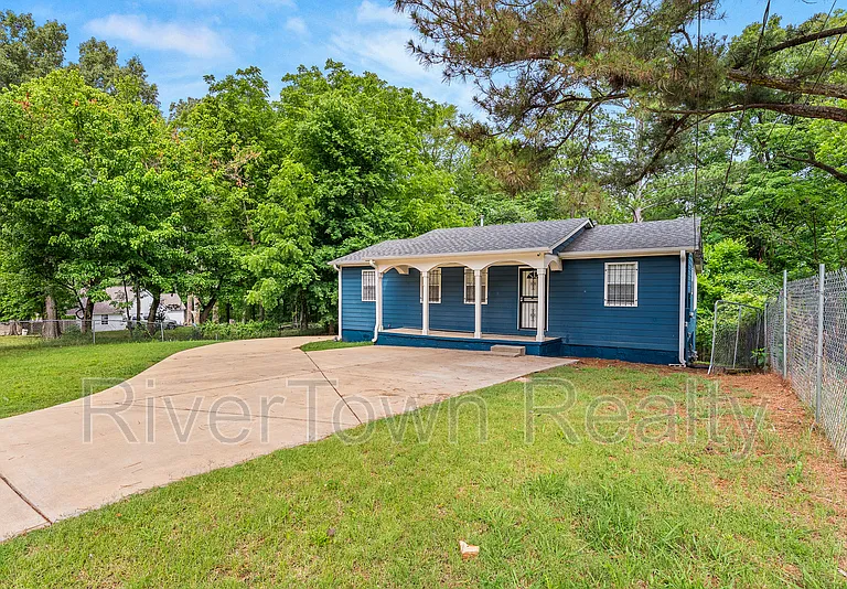 1204 Margaret Rd — Photo 2