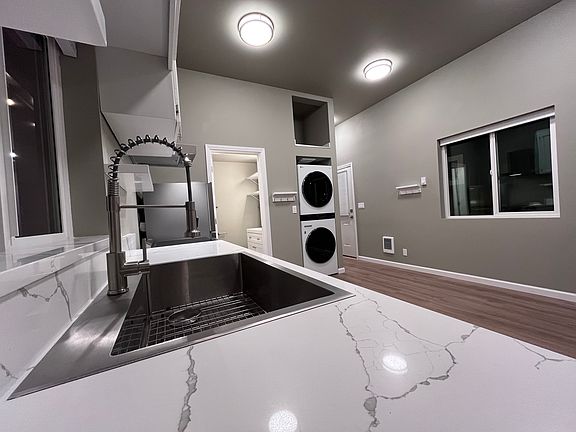 2nd image of 203 Portage Ave #1