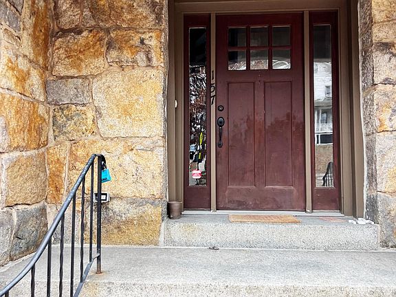 2nd image of 157 Beale St APT 1