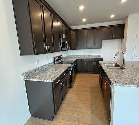 5th image of 326 White Pines Dr