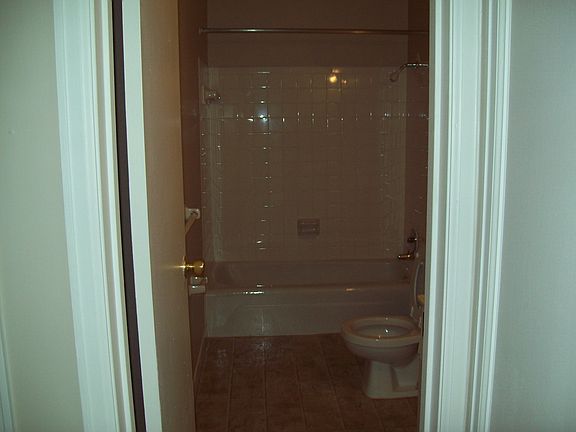 4th image of 625 W 101st Ter
