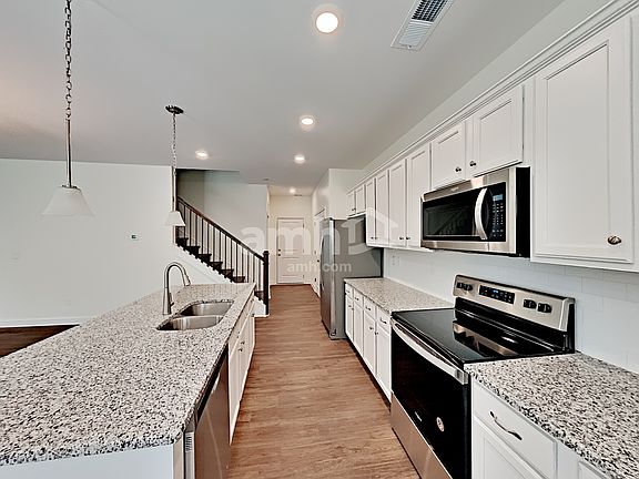 4th image of 6113 Rosemore Ln