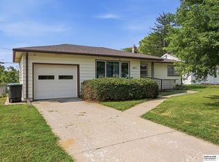 6015 Oak St, Omaha, NE 68106