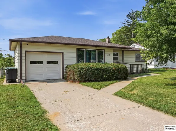 6015 Oak St, Omaha, NE 68106