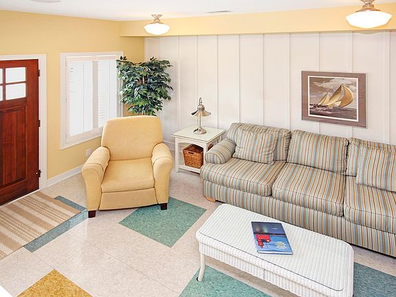 3rd image of 2049 Lake St #2J