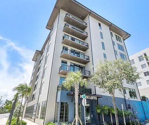 3rd image of 401 NW 1st Ave APT 406