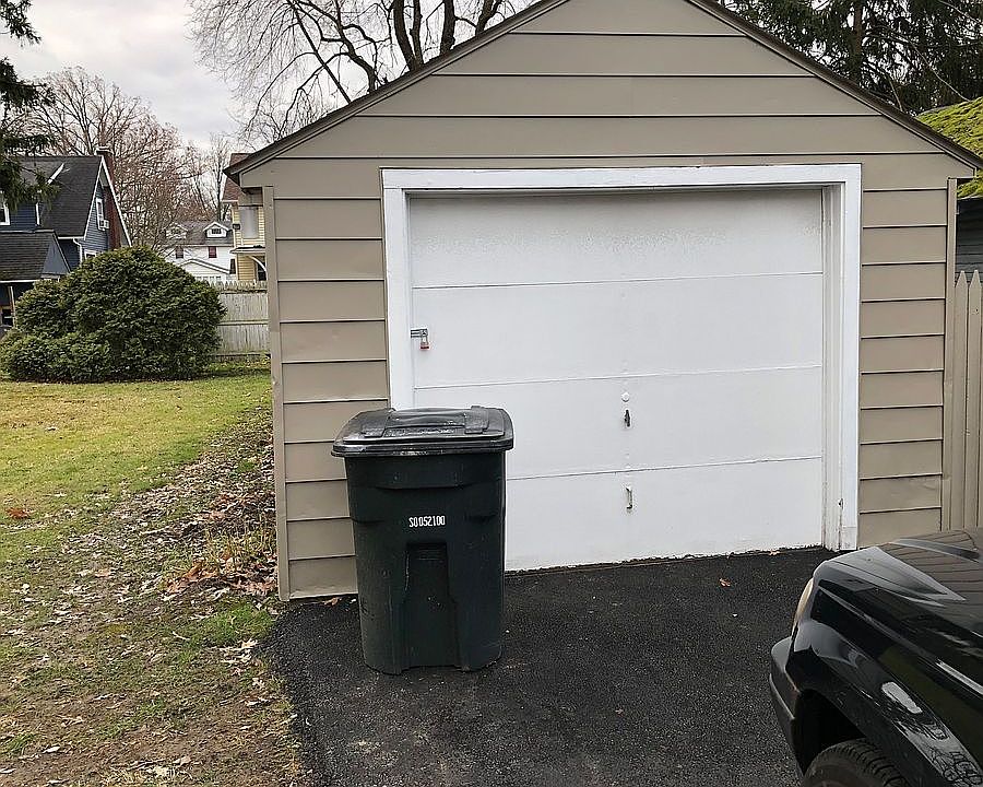 1st image of 1726 Hollywood St NE